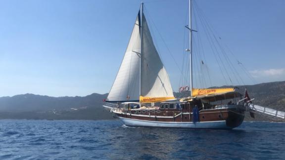 Gulet Cheers sailing on the open sea off the coast of Fethiye, perfect for sailing adventures.