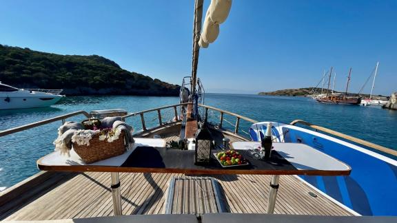 Start your day with a delicious breakfast on the deck of Gulet Daphne S in Bodrum.