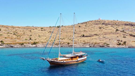 Wunderschöne Gulet Deniz Kızı A vor der Küste von Bodrum, ideal für entspannte Segeltörns.