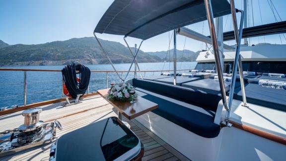 Foredeck seating area of the Deryam gulet in the bays of Bodrum, offering relaxation with sea views.