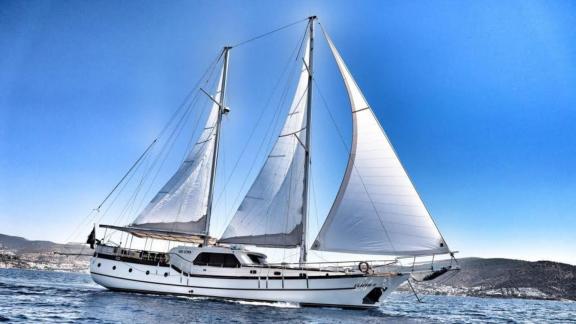 Rent the Gulet Efm 11 in Bodrum. Accommodates up to 8 people. Perfect for dream sailing trips.