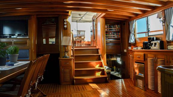 Wood-panelled interior of Enderim A with stairs to the upper terrace