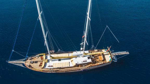 The Bodrum gulet Flas VII, seen from above, lies calmly in the deep blue water.