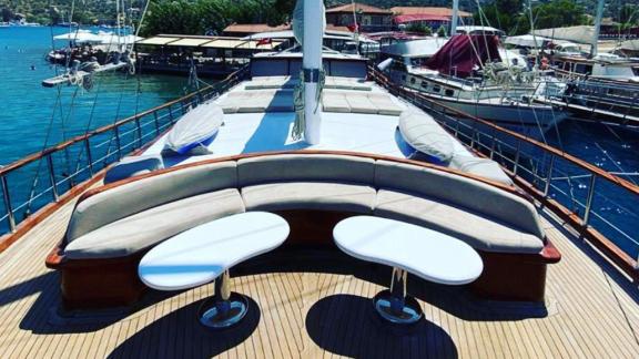 Relax on the spacious sun deck of Gulet Galip Nur in the harbor of Marmaris