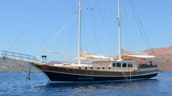 30 Meter Gulet Gazi Kaptan mit 7 Kabinen, ideal für Yachtcharter in Marmaris. Perfekt für Erkundungen.