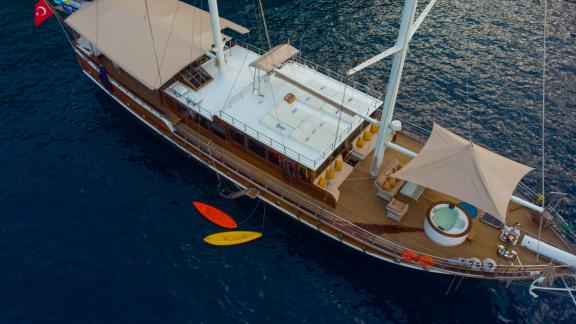 Detailed view of the Grand Acar Gulet with sunbathing area and whirlpool in Fethiye.