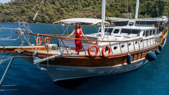 Hangover bietet ein Vorderdeck für tägliche Gulet Charter und private Bootstouren in Marmaris.