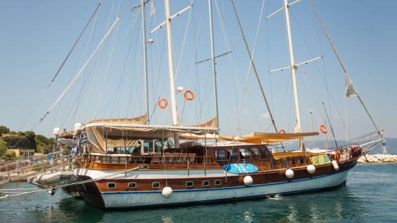 Entdecken Sie Luxus auf der Gulet Hemera in Athen - Perfekt für einen unvergesslichen Yachturlaub.