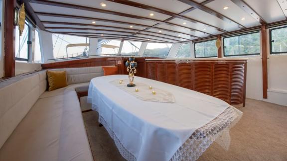 Elegant interior dining area on Guletcharter Hülyam 2 in Göcek with panoramic windows.