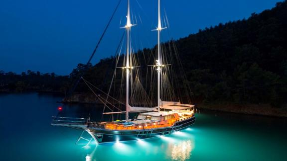 Experience magical nights on Yacht Kanarya with stylish lighting and a serene atmosphere.