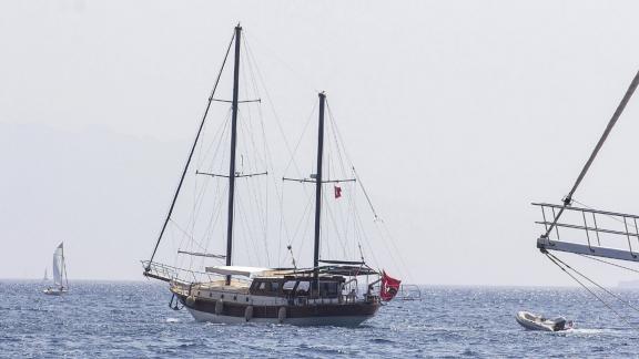 Entspannender Gulet-Urlaub auf der Cetin, ideal für bis zu 6 Personen, segelnd in den ruhigen Gewässern der Türkei.