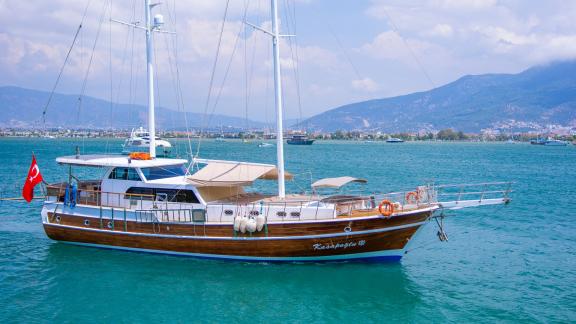 The Gulet Kasapoglu 6 is anchored in turquoise waters off the coast of Fethiye.