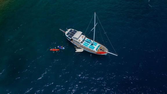 Genießen Sie das klare Wasser von Göcek an Bord der Gulet Mandala, ideal für bis zu 6 Personen.