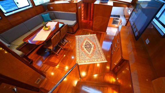 High-quality interior of the Gulet Maya with elegant dining area, cosy seating area and stylish carpet.