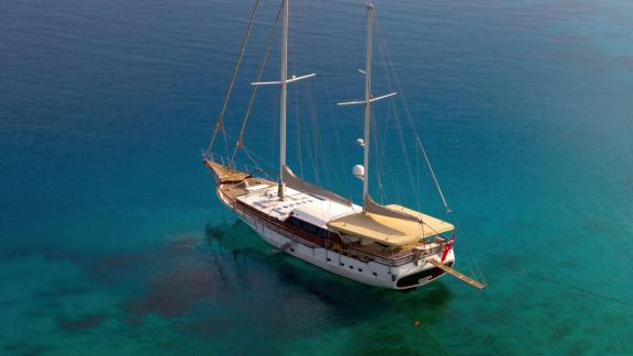 Mein Schatz is anchored in calm, clear waters, perfect for a weekly gulet charter in Bodrum.