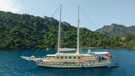 Der Gulet Memo mit 8 Kabinen ist ideal für Marmaris Gulet Charter in der Türkei.