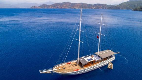 Fethiye'nin sakin koylarında konforlu bir gulet deneyimi sunan Milo M yatı ideal bir tercih.