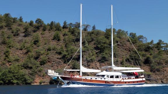 Marmaris'te muhteşem bir gulet yat, 10 kişiye kadar uygundur. Unutulmaz tatil anları için ideal.