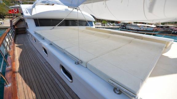 Spacious sun deck on Gulet Miss Vela in Marmaris. Ideal for relaxing and sunbathing.