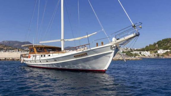 Bodrum Gulet-Charter. Erleben Sie eine luxuriöse Blaue Reise auf Murvet Hanım und entdecken Sie die Ägäis in Komfort.