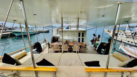 Pam gulet for 10 guests features a sea view lounge and dining area on the spacious aft deck.