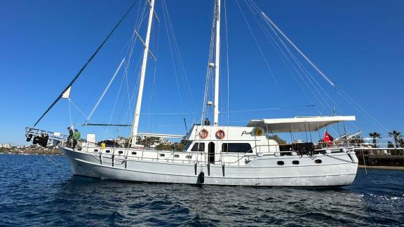 Pam gulet is sailing off Bodrum offering a comfortable 5 cabin gulet charter experience on the sea.