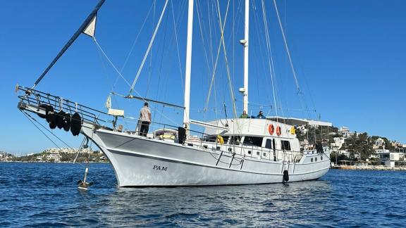 Pam gulet is anchored near Bodrum offering a peaceful blue cruise and private gulet holiday experience.