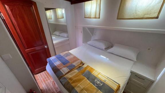 Pam gulet for 10 guests features a simple double cabin with comfortable bedding for blue cruise holidays.