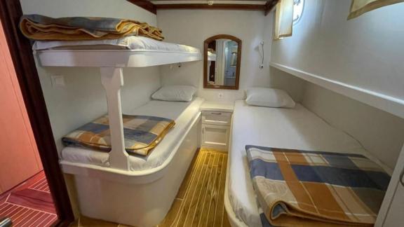 Pam gulet for 10 guests features a practical bunk bed cabin designed for comfortable blue cruise holidays.