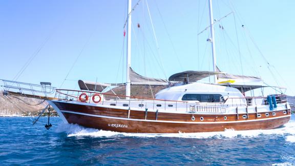 Discover the Turkish coast with the luxurious Gulet Paşalı. Charter now in Marmaris!