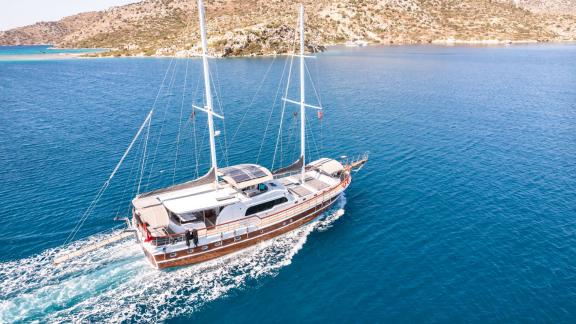 Experience the freedom on Gulet Paşalı as it glides through Turkish waters. Charter now!