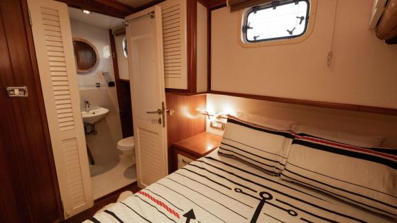 Among Fethiye yacht rental options Queen Alin cabin shows double bed and direct access to bathroom onboard.