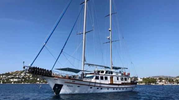 Entdecken Sie die Gulet Rigel mit 4 Kabinen und 30 Metern Länge, perfekt für Ihren Urlaub in Göcek.