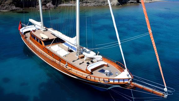 Luxurious gulet Smyrna with 4 cabins available for hire off the picturesque coast of Bodrum.