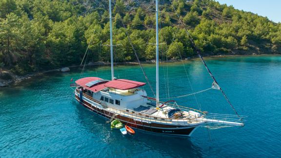 Enjoy luxury on the Gulet S Nur 1 off the green coast of Marmaris. Perfect for relaxing sailing tours.