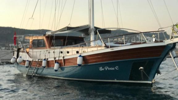 Experience unforgettable evenings on the stylish Gulet Su Perisi C in Bodrum.