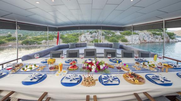 Aft deck dining area of the Viago Nella Speranza gulet in Marmaris, enhancing the blue cruise experience.