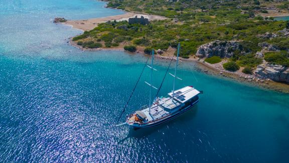 Viago Nella Speranza gulet cruising along the Marmaris coast, ideal for boutique blue cruise and yacht charter holidays.