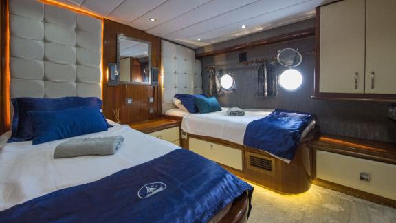 Twin cabin of the Viago Nella Speranza gulet in Marmaris, ideal accommodation for families and friends on board.