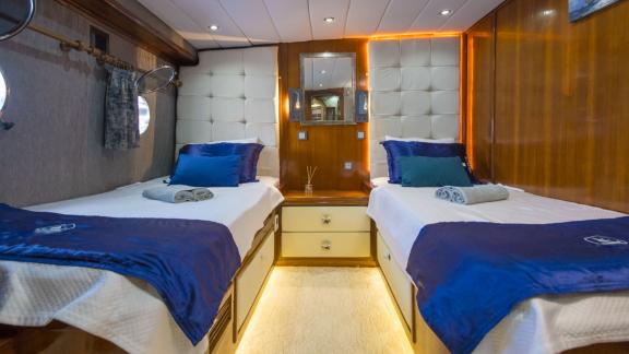 Twin cabin of the Viago Nella Speranza gulet in Marmaris, offering comfortable accommodation during blue cruise holidays