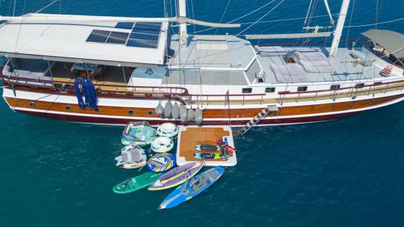 Sea platform of the Viago Nella Speranza gulet in Marmaris, offering water sports and entertainment during blue cruises.