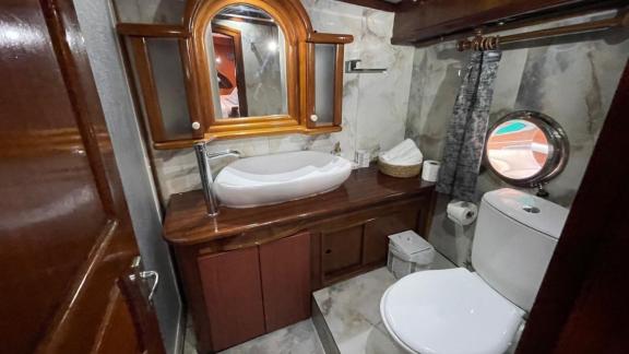 En suite bathroom aboard the Viago Nella Speranza gulet, adding extra convenience to gulet charter cruises from Marmaris