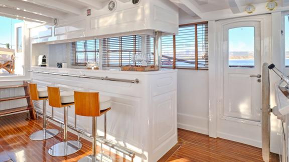 The saloon bar of White Pearl gulet in Athens features a counter and high stools.