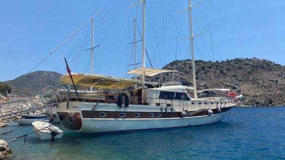 Luxuriöse Gulet vor Anker in Marmaris, bietet Platz für bis zu 12 Gäste.