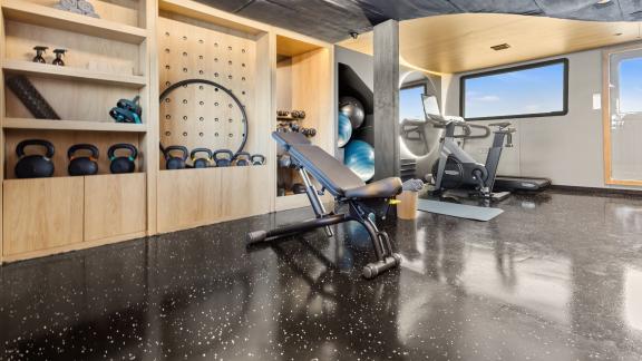 Modern equipped gym for a complete workout experience.