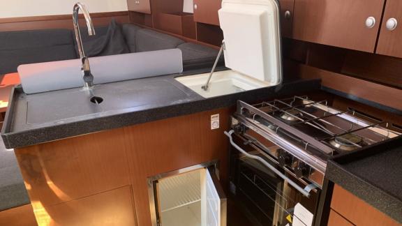 The kitchen of sailing yacht Baxter is equipped with modern appliances and a stylish countertop.