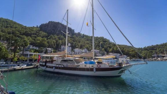 Charter die luxuriöse Gulet Happy Hours mit 5 Kabinen in Bodrum für ein unvergessliches Segelerlebnis.