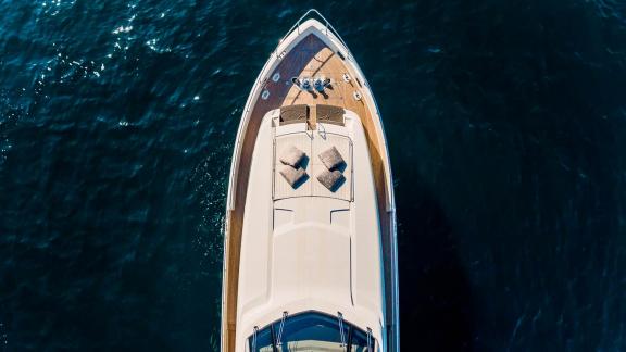 Genießen Sie die Aussicht und entspannen Sie sich auf der 29m Yacht Iva. Perfekt für Charter in Montenegro.