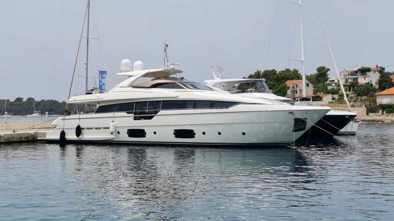 29m Luxus-Motoryacht Iva mit 5 Kabinen, bereit zur Charter in Montenegro, Portonovi.