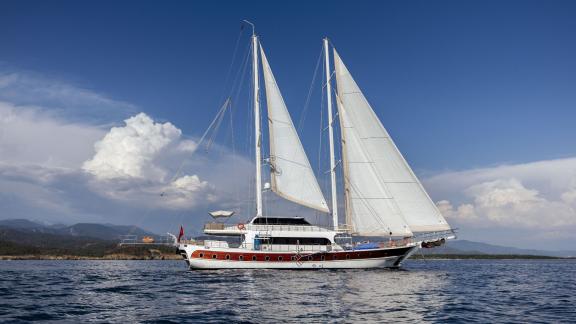 Traditional Turkish sailing boat with five cabins, sailing in the clear blue waters of Fethiye.